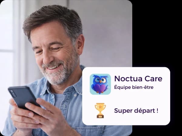Un homme consulte l'application Noctua Care sur son téléphone