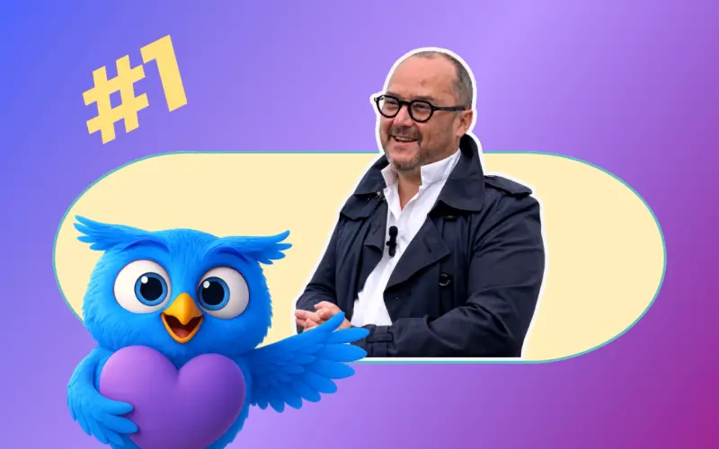 Lionel, en entretien face caméra, sur la vignette de l'épisode 1 de son témoignage, aux côtés de la chouette Noctua Care.